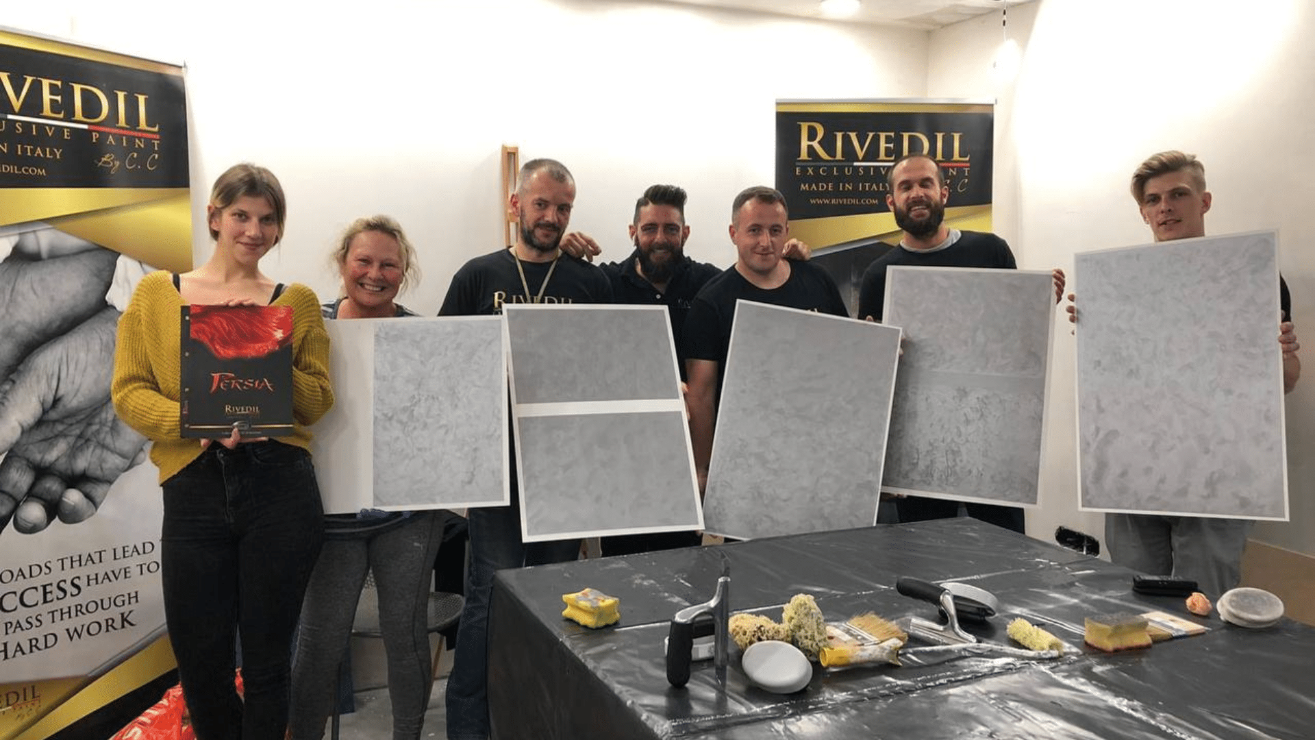 Detaljan prikaz nanošenja slojeva Stucco Veneziana gleterom